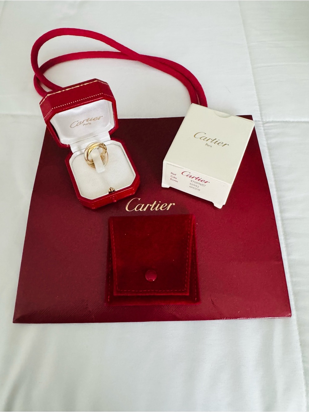 Cartier Trinity Interlocking Ring in 18K Yellow, White and Rose Gold - Picture 7 of 7